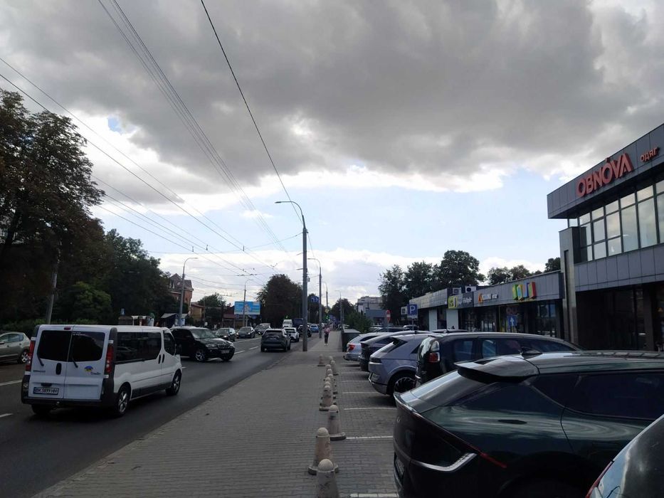 Комерційне приміщення 726,3 м кв. з великим трафіком у м. Рівне
