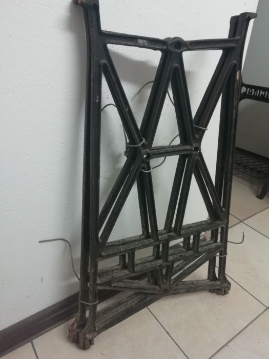 Nogi żeliwne rozstaw nóg 50 cm wysokość 70,całe nie uszkodzone