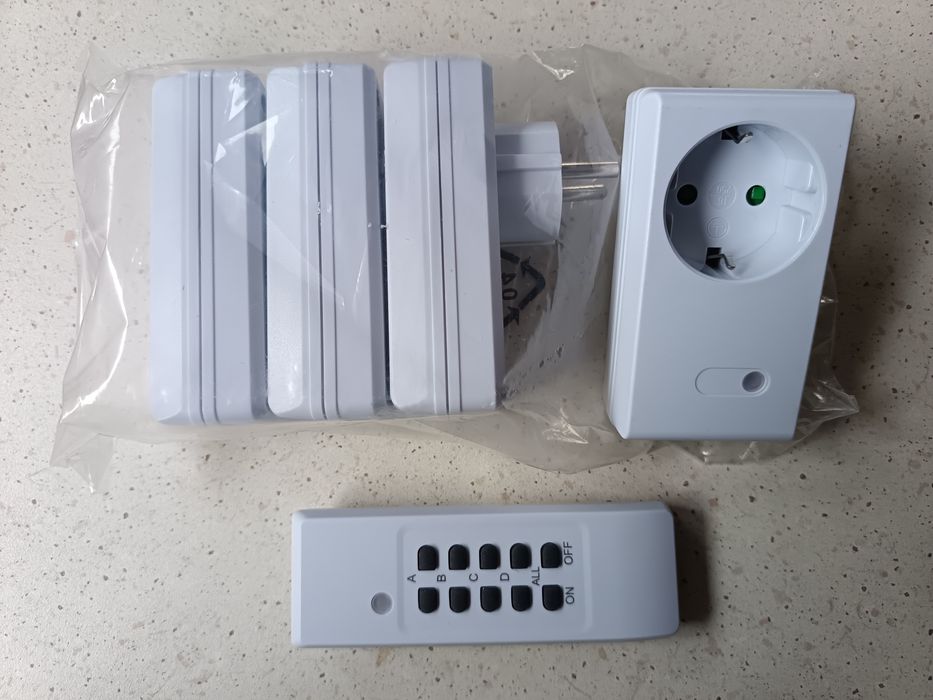 4nowe gniazda sterowane+pilot,darnowa przesyłka do paczkomatu