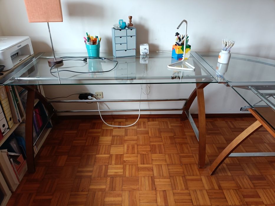 Secretaria de canto em vidro, madeira e metal