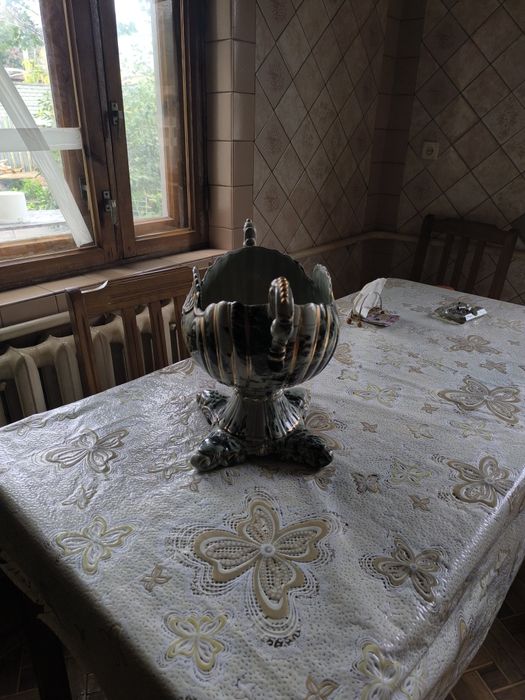 Продам шикарную вазу