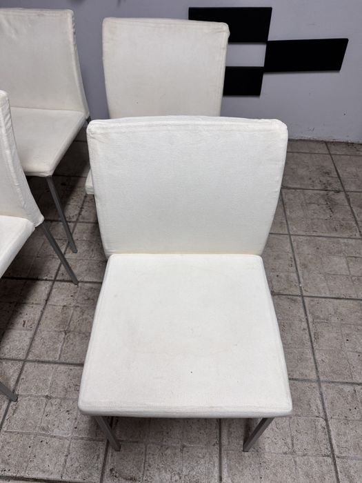 Mesa de sala com cadeiras