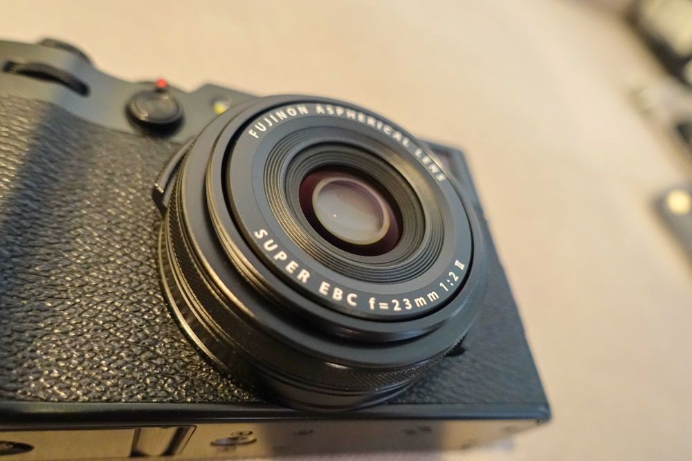 Fujifilm X100V - Stan BDB, niski przebieg (7 tys.), komplet + zestaw Haoge