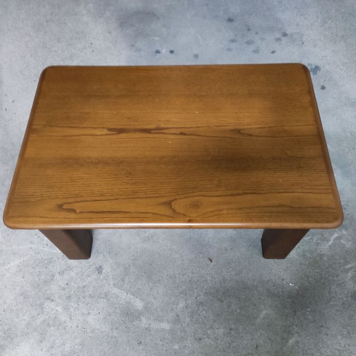 Mesa de centro em madeira maciça