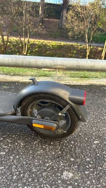 Trotinete NAVEE Electric Scooter V25-P