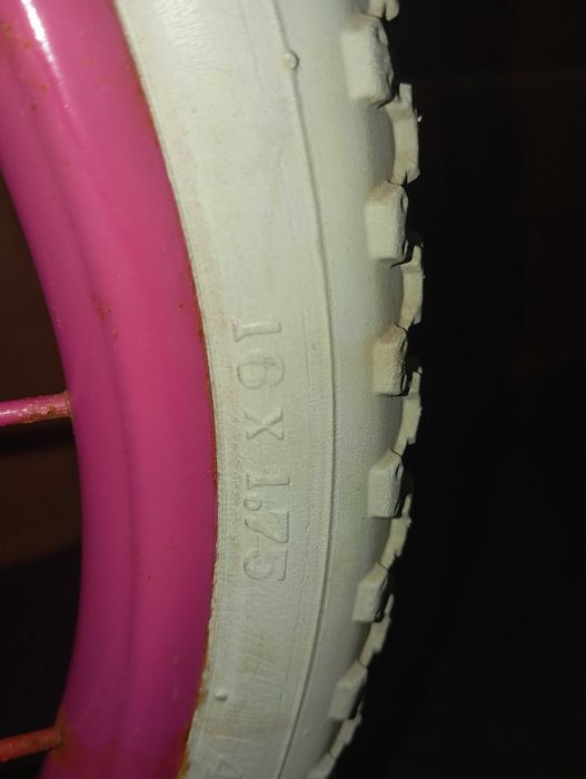 Bicicleta de criança, roda 16 (hipermercado continente de Rio Tinto)