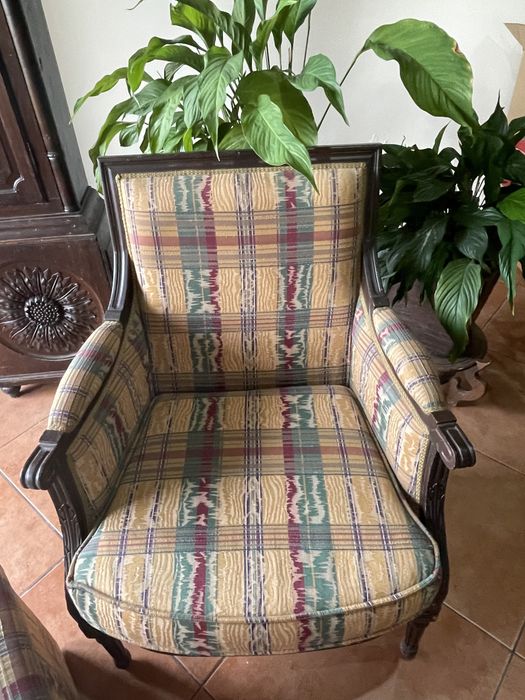 Armchair + Stool with Pattern64750632492929122