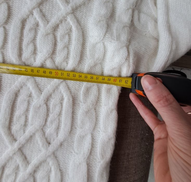 Свитер белый с имитацией рубашки