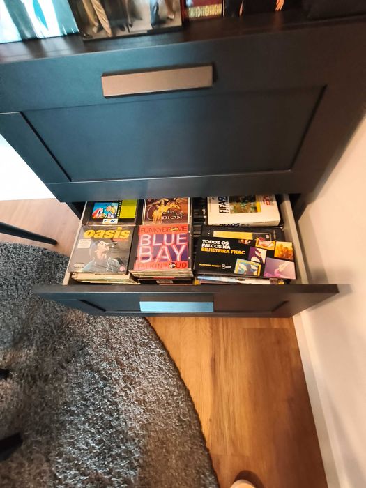 Estante BRIMNES IKEA, cor preto.