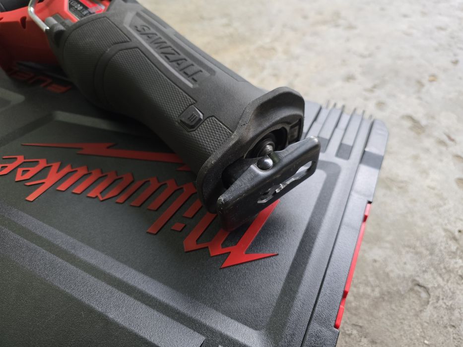 Serra Sabre SAWZALL MILWAUKEE como nova CUSTOU 390e
