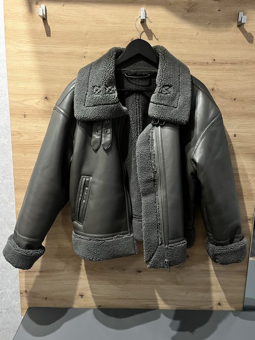 Жіноча шкіряна куртка