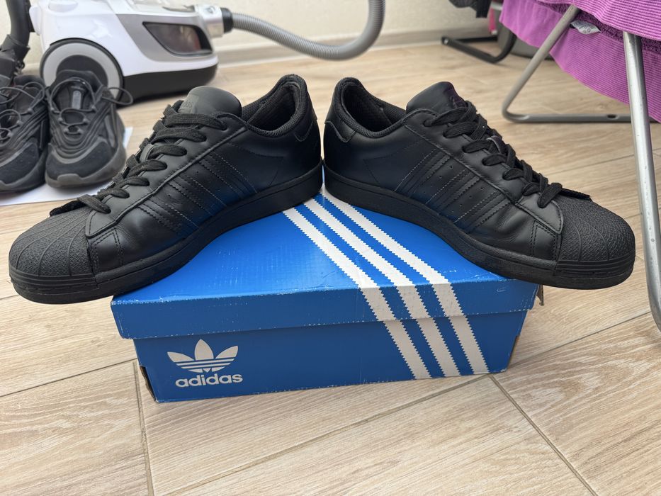 Продам кросівки Nike Court Vision, Adidas Ozweego, Adidas Superstar