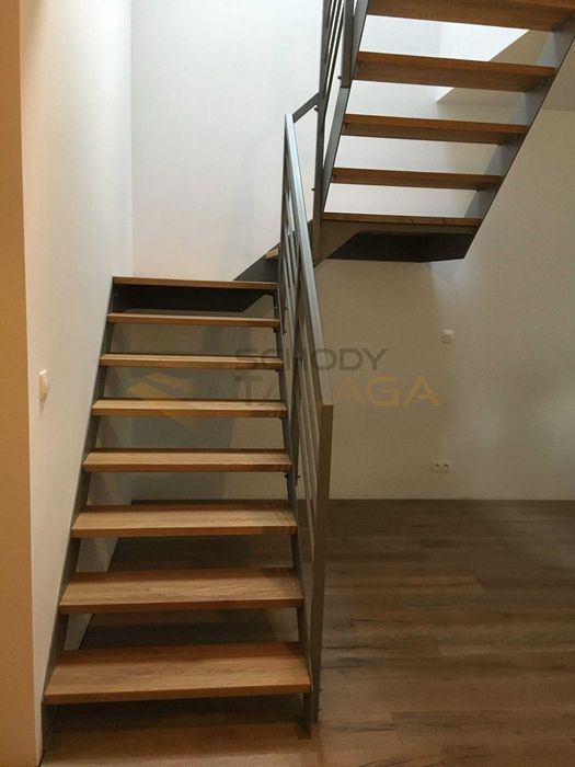 Schody na konstrukcji stalowej metalowe loft