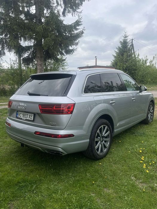 Продам Audi Q7 2017