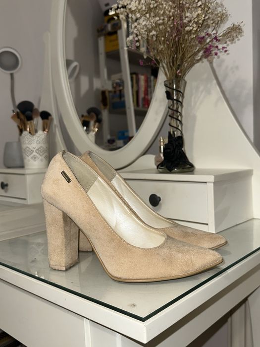 Czółenka buty na słupku na obcasie beżowe eleganckie 36