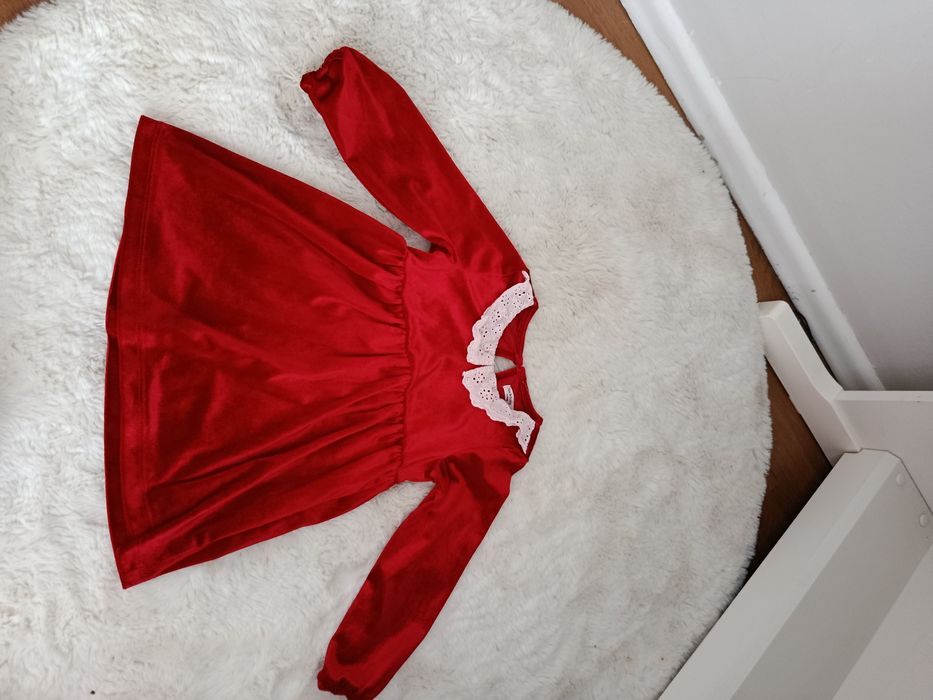 Śliczna czerwona sukienka