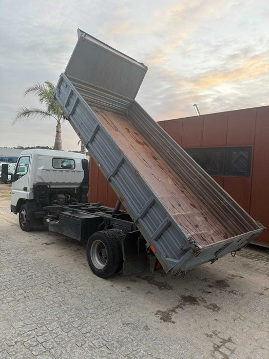 Carrinha Mitsubishi canter tribasculante