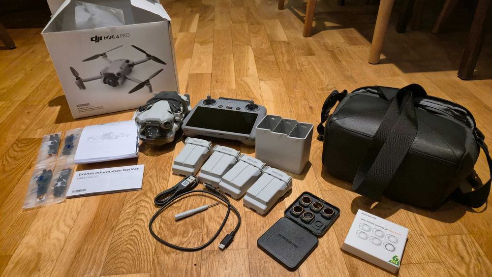 Dron DJI Mini 4 Pro Fly More Combo C1 (RC 2)