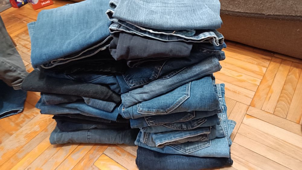Продам за символическую плату кучу джинс