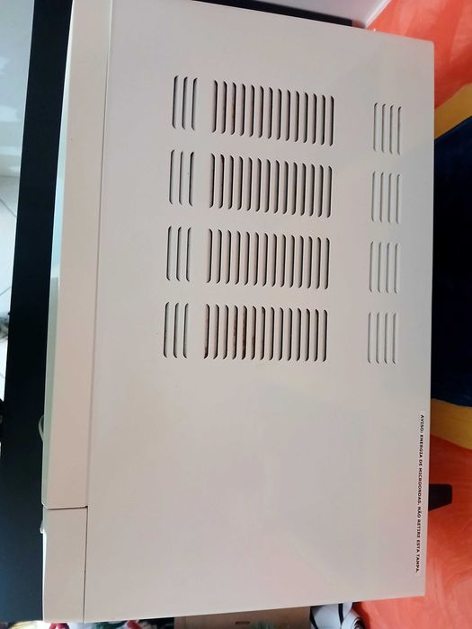Micro-ondas a funcionar