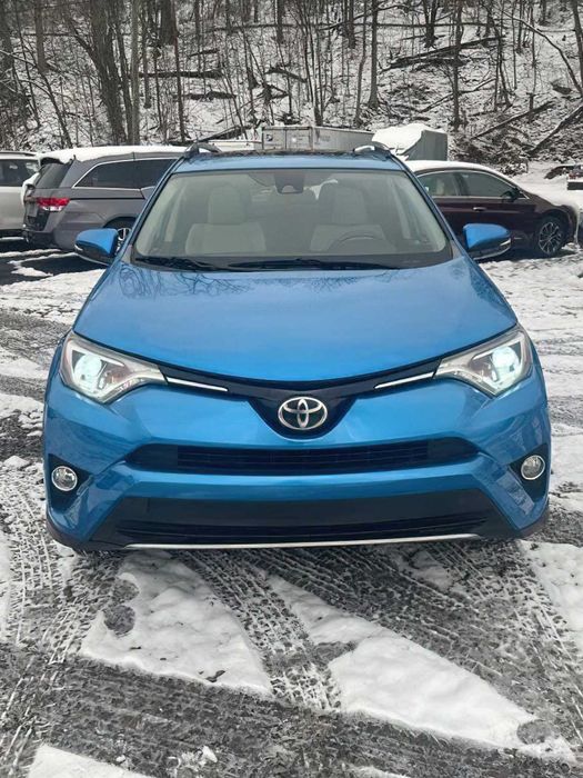 Toyota RAV4 XLE      2017