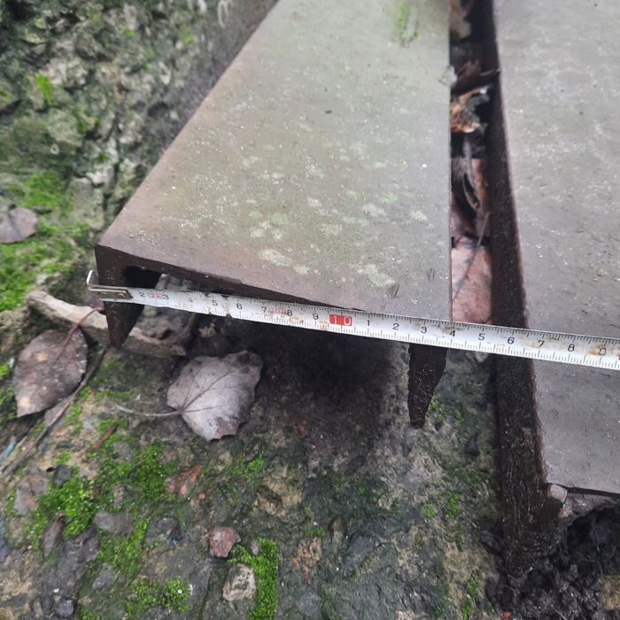 Швеллер 14 * 5 см  , длина 4.7 м и меньше