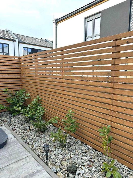 Pergola drewniana płot drewniany