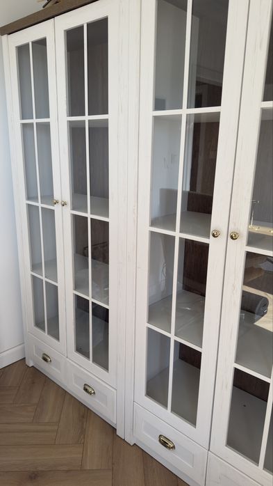 Dwie witryny  z BRW bardzo dobry stwn