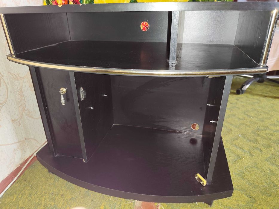 Тумба під телевізор. Столик меблі шафка. Знаходиться на Виноградар