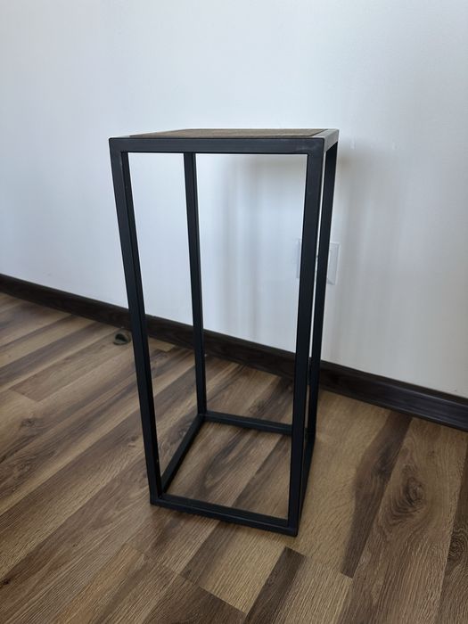 Stojak loftowy metalowy – kwietnik / stojak na dekoracje, na wymiar