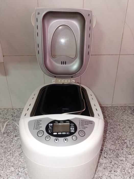 Vendo máquina de fazer pão Bifinett. 15€ Negociável