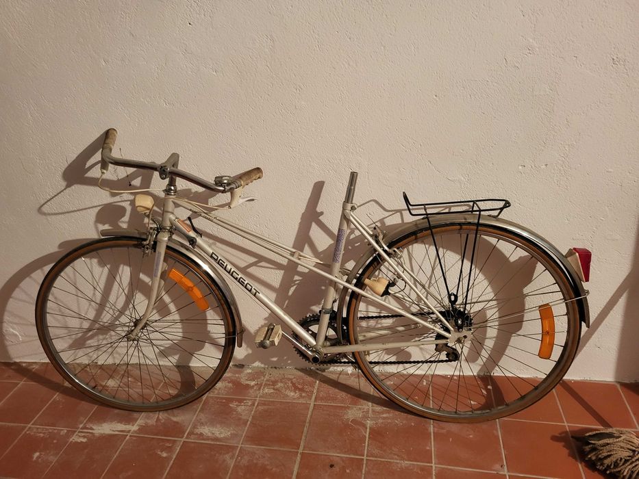 Várias bicicletas  bmx pasteleiras e outras