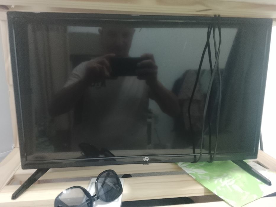 Vendo televisão usada sem comando por 75 euros