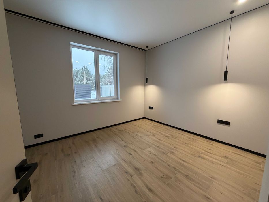 Шикарний будинок на 15 сотках, з ремонтом, з виходом в ліс! з підвалом