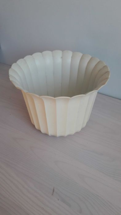 Doniczka plastikowa biała