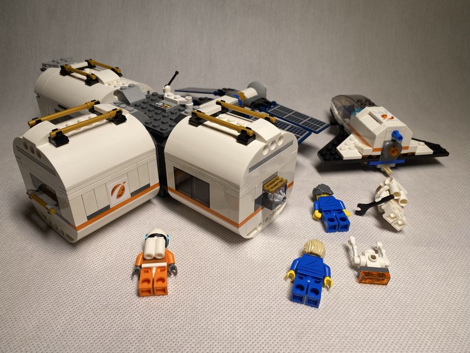 Lego 60227 - Lunar Space Station