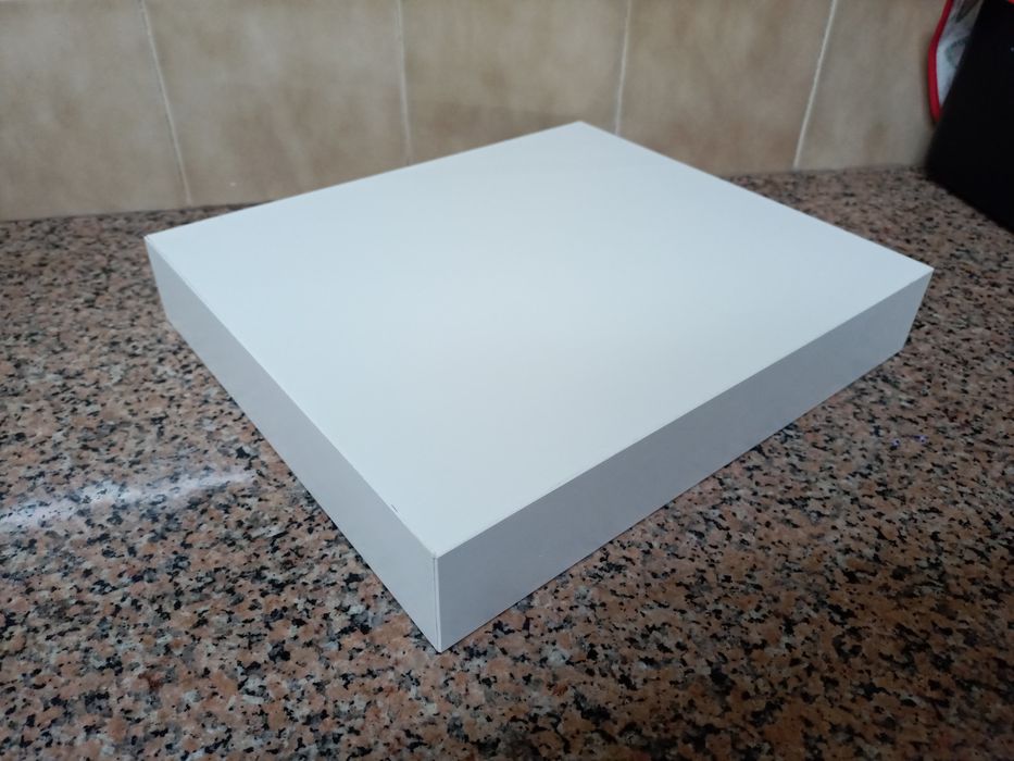 Estante de parede prateleira branca IKEA. Casa apartamento escritório