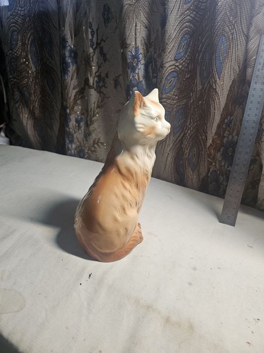 Статуєтка кот фарфоровий