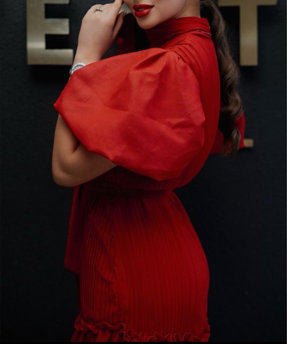 Червоне міні плаття з рюшками