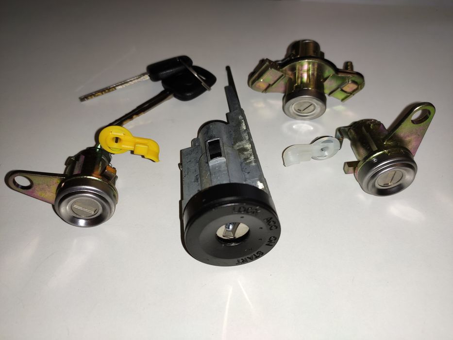Комплект сердцевин замков Toyota Corolla E10, полный / 92-97 год