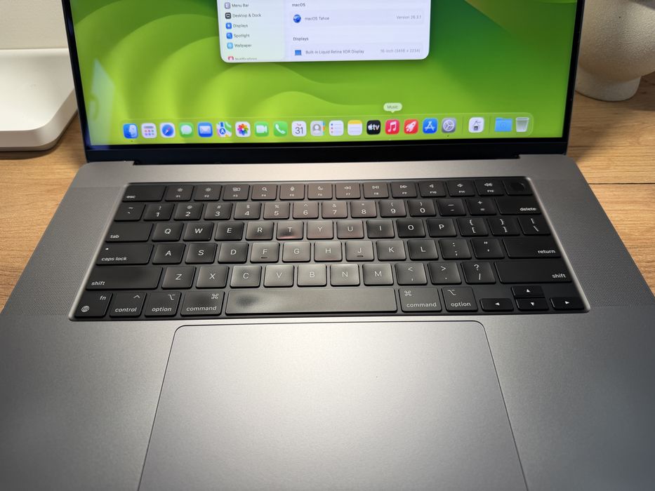 MacBook Pro 16’ M1 MAX 32 Core GPU 64GB RAM 1TB SSD