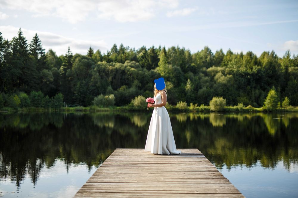 Suknia ślubna bardzo elegancka i kobieca