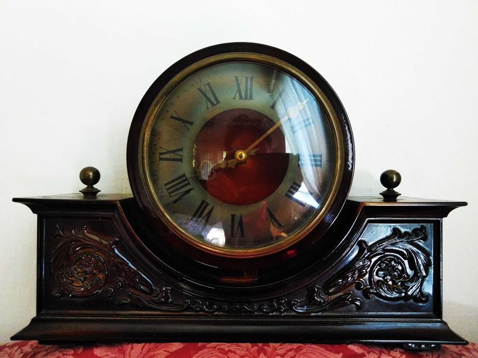 Часы "ВЕСНА" механические настольные, винтажные, производства СССР