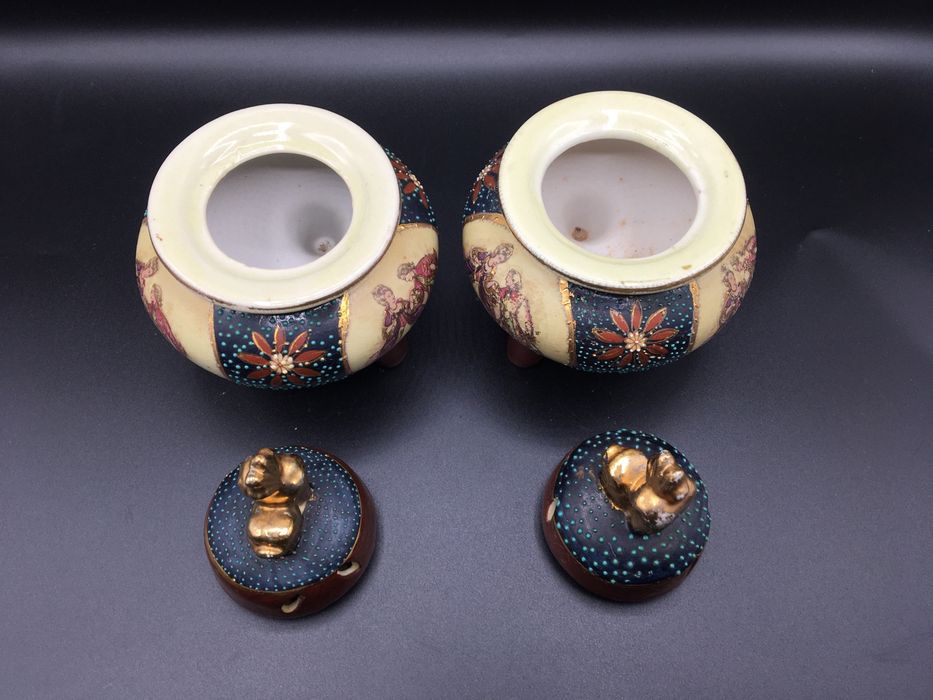 Par defumadores porcelana policromada orientais  antigos