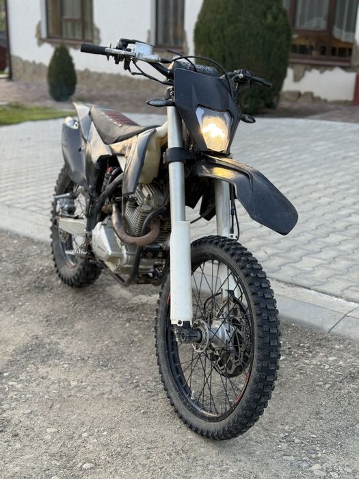 Продам мотоцикл PROFACTORY 300 AIR