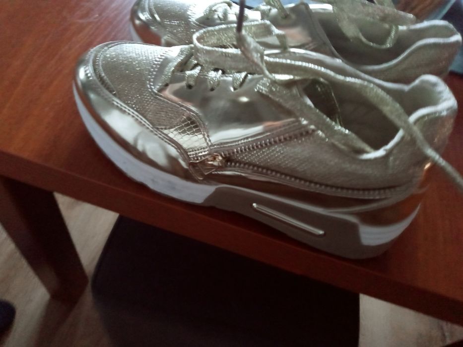 Buty sportowe damskie snikersy 39lote