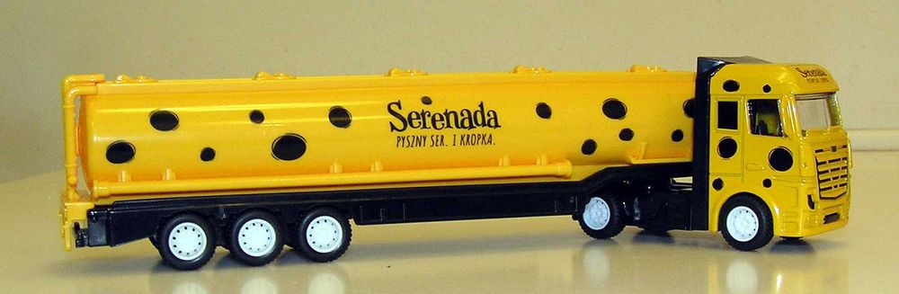 model ciężarówki - cysterna - Serenada