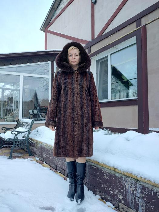 Шуба з нутрії, з капюшоном