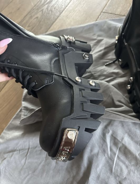 Balenciaga Strike Boot – Ekskluzywne buty w stylu industrialnym