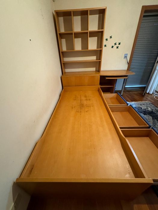 Estante, secretária e cama